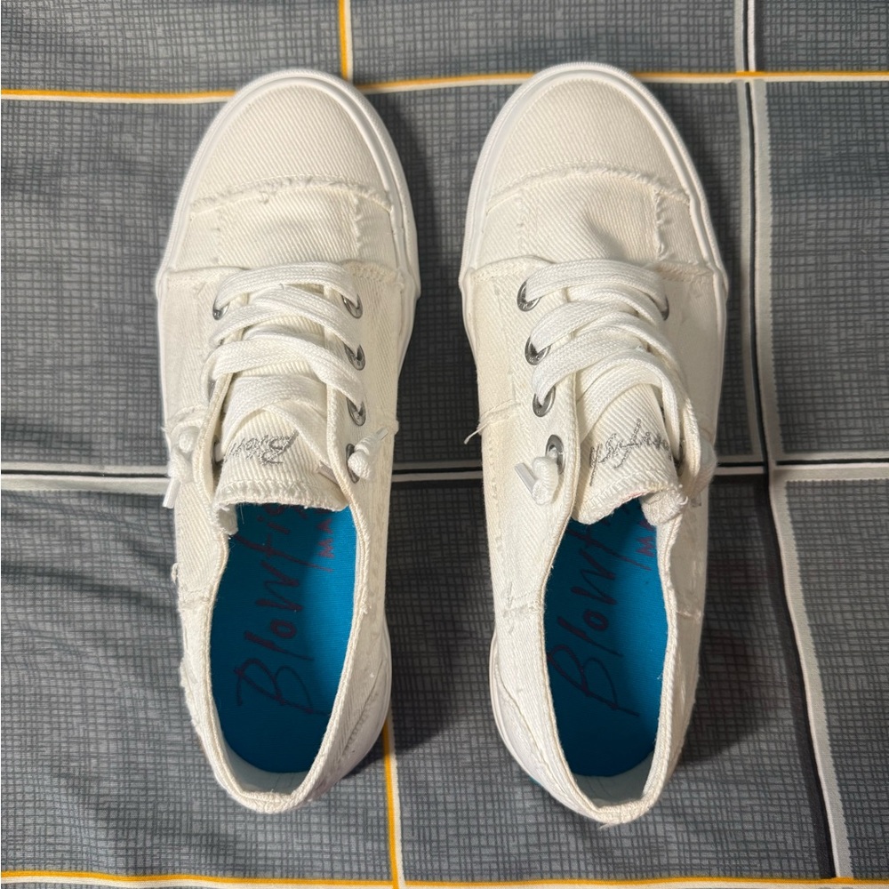 👠NWOT Blowfish Malibu White Canvas Sneakers Size 7.5M